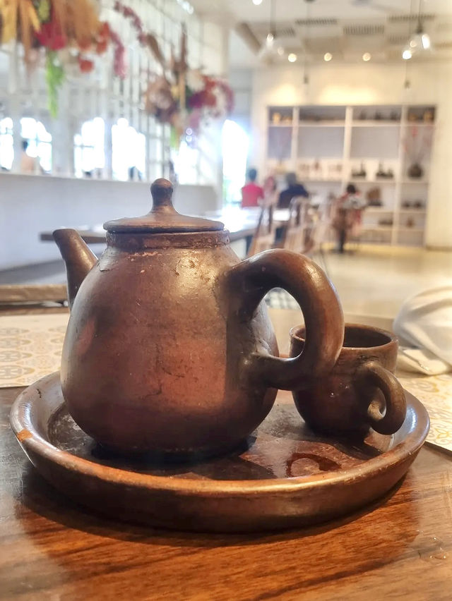 Kembang Tandjoeng, Jakarta’s Heritage Café with a Floral Soul
