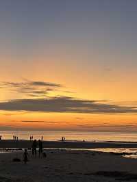 🌅 Sunset at Tanjung Aru – KK’s Golden Hour You’ll Never Forget 🌴✨
