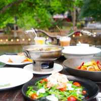ที่พักกลางธรรมชาติ ริมน้ำ แก่งกระจาน