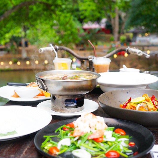 ที่พักกลางธรรมชาติ ริมน้ำ แก่งกระจาน