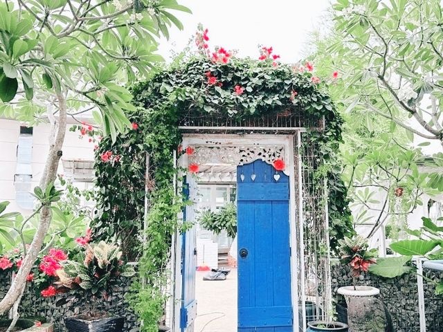 A Quiet Escape: Bloo Door’s Lakeside Magic!