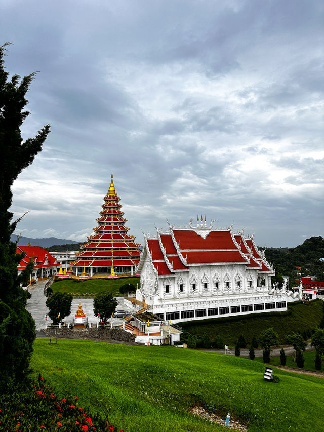 Wat Huay Pla Kang the peace dragons tower 
