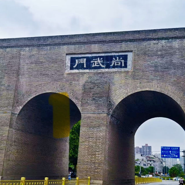 🏯 Xi’an City Wall — Cycling Through 600 Years of History