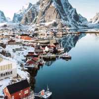 挪威羅弗敦群島的極光衝浪