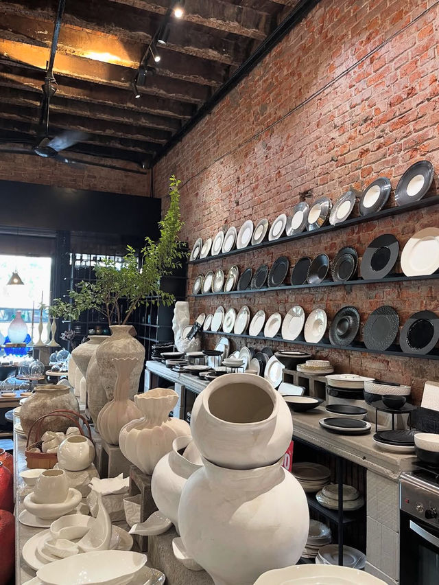 ☕✨ May Kitchenware & Coffee Shop – คาเฟ่ที่เป็นทั้