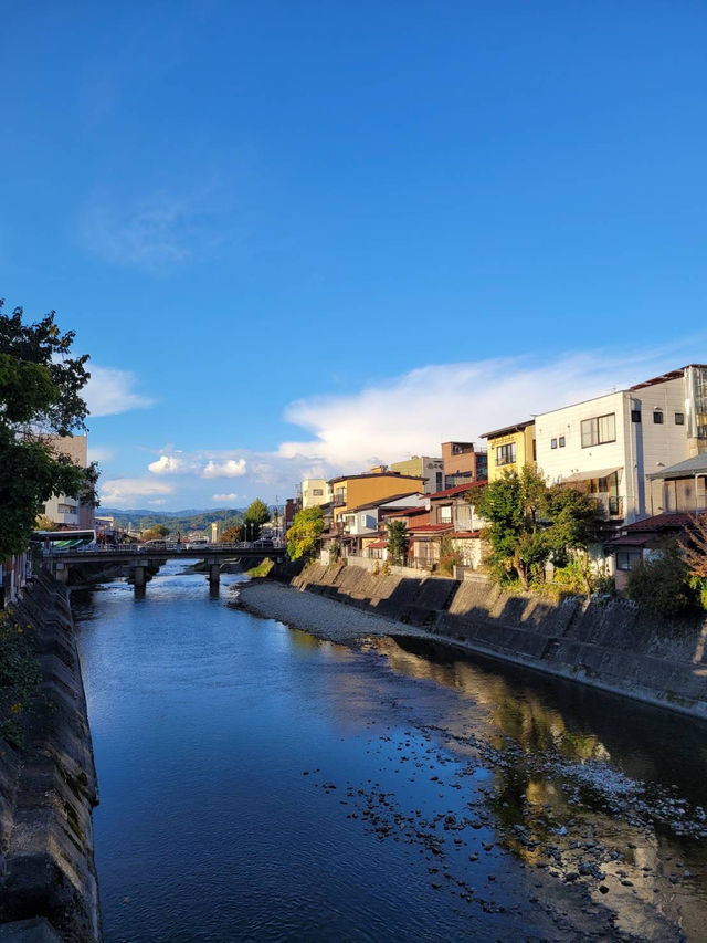 Toyama สวยเหมือนหลุดออกมาจากโปสการ์ด ✨