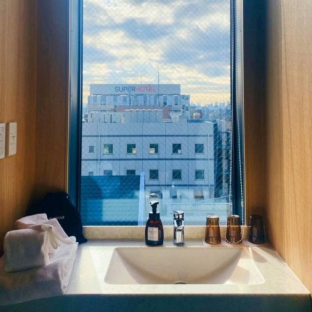 現代風格與便利兼具：Akabane Holic Hotel
