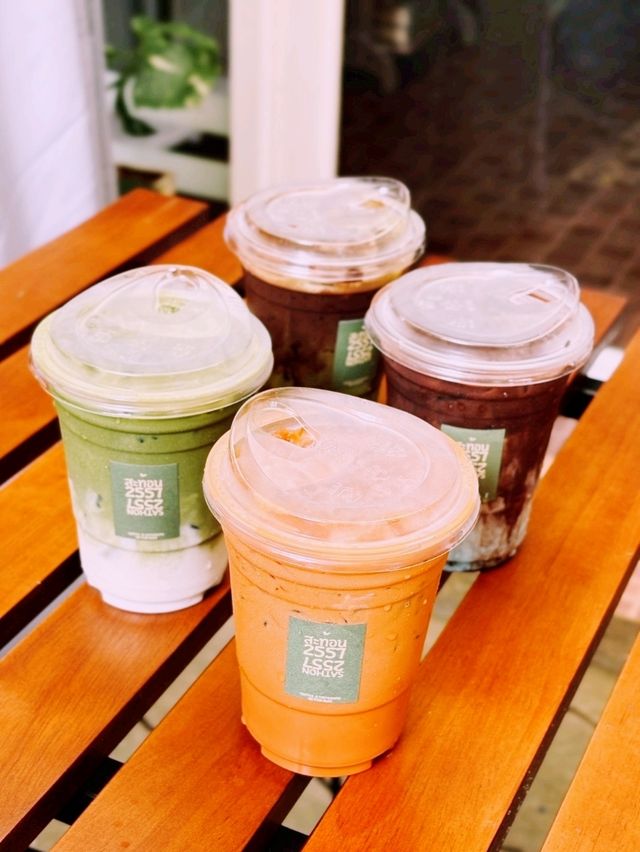 คาเฟ่ลับ "สะท้อน 2557"