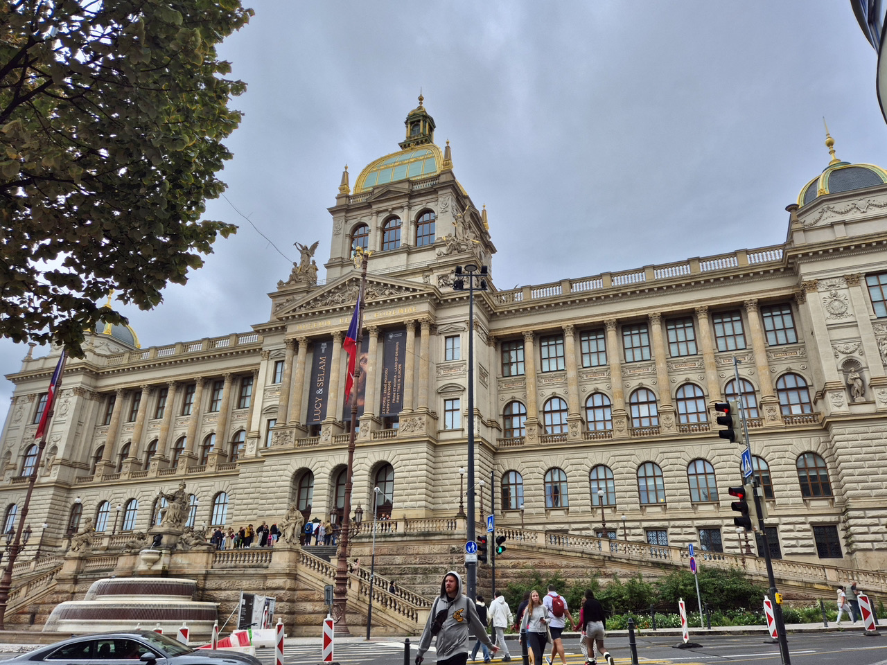 🌆 Một chuyến đi trong ngày tràn ngập cảm xúc của Prague 🌿