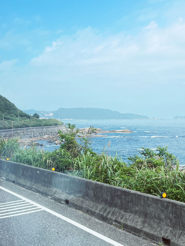 🌊 Dawulun seacoast: Keelung's Hidden Coastal Jewel Where Mountains Meet the Sea! 🏞️