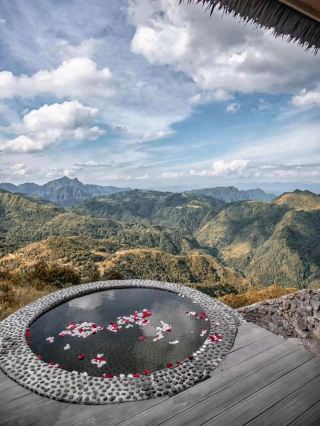 Guizhou's Unique Cave Hotel