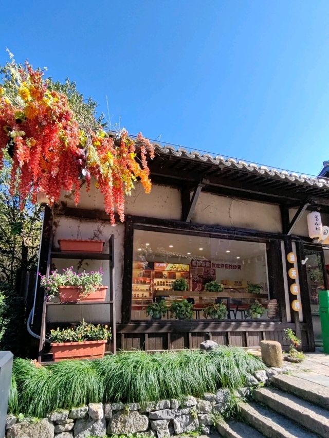 Ge Xian Village: A Poetic Dwelling Amidst Mountains and Waters