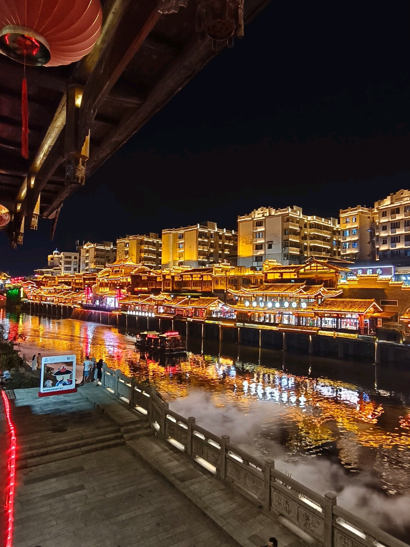 A Journey to Tingzhou: Living in a Poem of Time