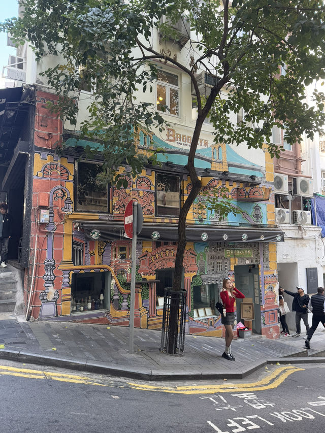 🎨 HOLLYWOOD ROAD 🎨 HOLLYWOOD ROAD