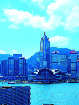 The Salisbury - YMCA of Hong Kong: The King of Value in Tsim Sha Tsui
Located in a prime location in Tsim Sha Tsui, The Salisbury - YMCA of Hong Kong is a highly regarded "hidden gem" hotel among travelers and local staycation enthusiasts. Just a street away from the legendary Peninsula Hotel, it offers unparalleled views of Victoria Harbour at an incredibly affordable price, making it arguably the best value hotel in Hong Kong for its harbour views.

Unbeatable Location
The Salisbury - YMCA of Hong Kong boasts an amazingly convenient location, making sightseeing and shopping extremely easy:

Transportation Hub: A 3-5 minute walk to Tsim Sha Tsui MTR Station, East Tsim Sha Tsui Station, Star Ferry Pier, and bus terminus.

Surrounded by Attractions: The hotel faces the Hong Kong Space Museum, Hong Kong Museum of Art, and Hong Kong Cultural Centre. A short walk away is the Tsim Sha Tsui Promenade, where you can enjoy the spectacular "A Symphony of Lights" show every night.

Stunning Victoria Harbour Views and Spacious Rooms

Although operated by the YMCA, the Hong Kong Youth Hotel boasts standards and facilities comparable to a four-star hotel.

Absolutely Stunning Sea Views: The sea view rooms and suites are highly recommended. A large window offers unobstructed views of Victoria Harbour and the Hong Kong Island skyline, rivaling the views of neighboring luxury hotels.

Practical Space: The rooms feature a modern, minimalist, and practical design. In the prime location of Tsim Sha Tsui, the rooms feel remarkably spacious. Some rooms even thoughtfully include an instant hot water dispenser with a filter, a convenient and eco-friendly option.

Abundant Fitness Facilities and Popular Dining Options

Thanks to the YMCA background, the hotel offers a rarity among hotels:

Professional Sports Facilities: The hotel features a professional-standard indoor heated swimming pool, a climbing wall, and a well-equipped fitness center to meet the needs of sports enthusiasts.

Popular Buffet: The hotel's The Haven restaurant enjoys immense popularity. Its buffet, known for its fresh ingredients and excellent value, is often fully booked by both guests and locals.

Summary: Hong Kong Youth Hotel breaks the stereotype that "viewing Victoria Harbour requires a hefty budget." Most importantly, as part of a non-profit organization, your stay here indirectly supports local community work for children, youth, and disadvantaged groups. It's a perfect place to stay that offers stunning nighttime views, a warm community atmosphere, and a very budget-friendly experience.

