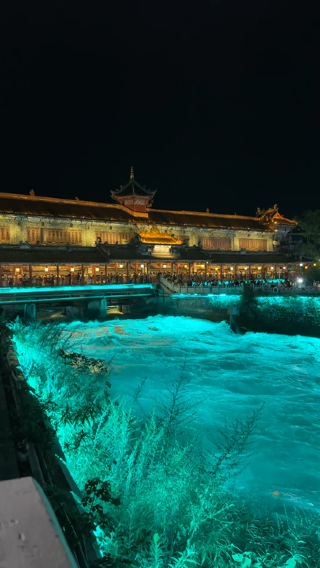 Is Blue Tears (蓝眼泪) worth a visit?
