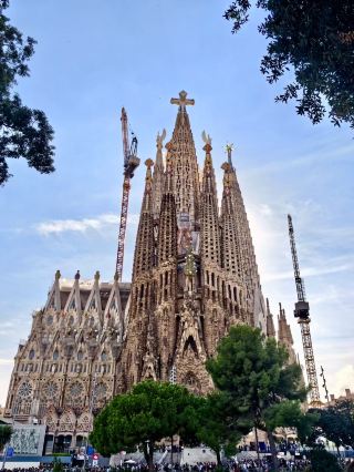 Plan It or Wing It? My Life-Changing Sagrada Família Barcelona Experience