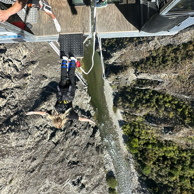Bungy jumping in New Zealand 