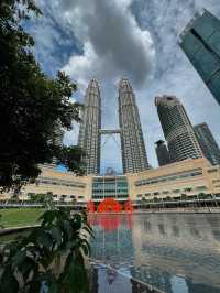 Petronas Twin Towers Glow Like a Dream on Holidays ✨