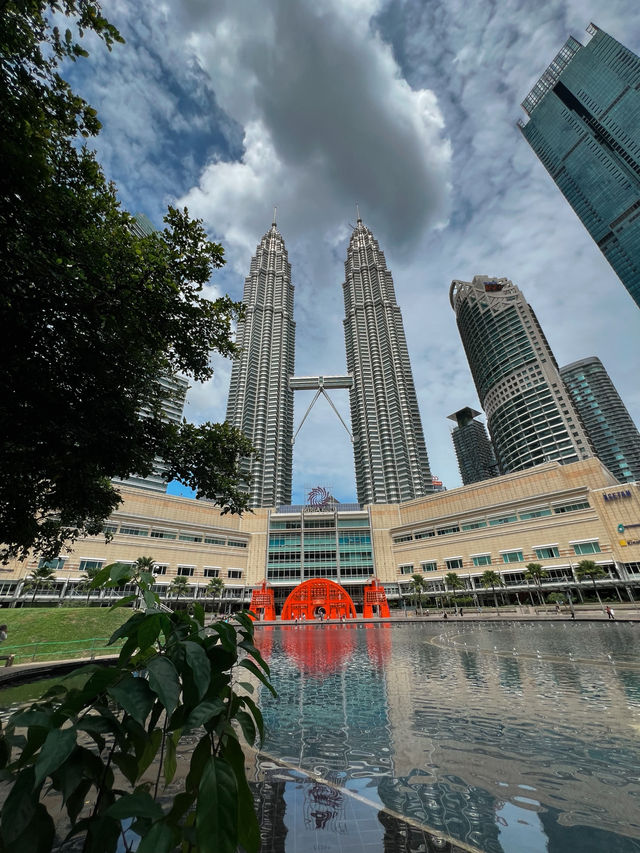 Petronas Twin Towers Glow Like a Dream on Holidays ✨