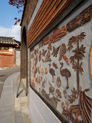 ソウル】まるでタイムスリップ！美しい瓦屋根の坂道と、歴史ある壁画に