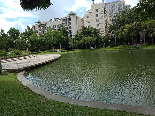 Santiphap Park is a must visit 🌴🌴