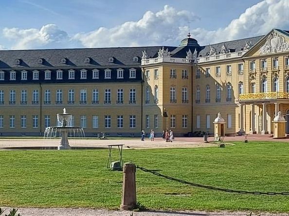 Karlsruhe Palace is a must 🏰