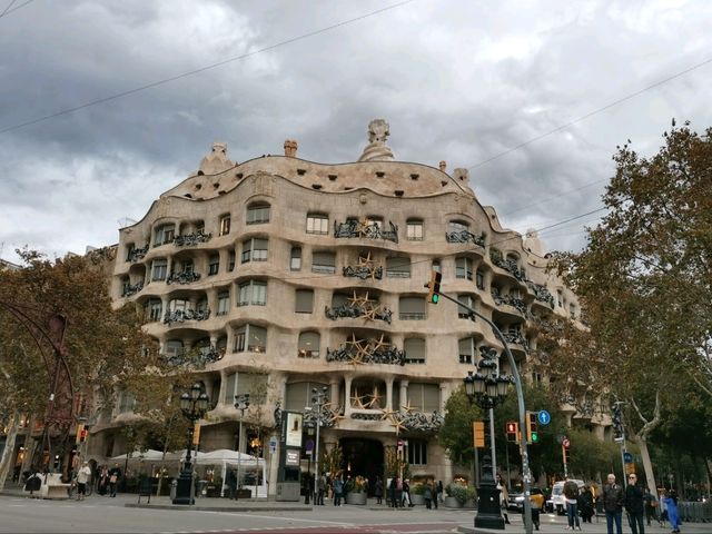 Must-see Gaudi's building in Barcelona! ✨✨✨