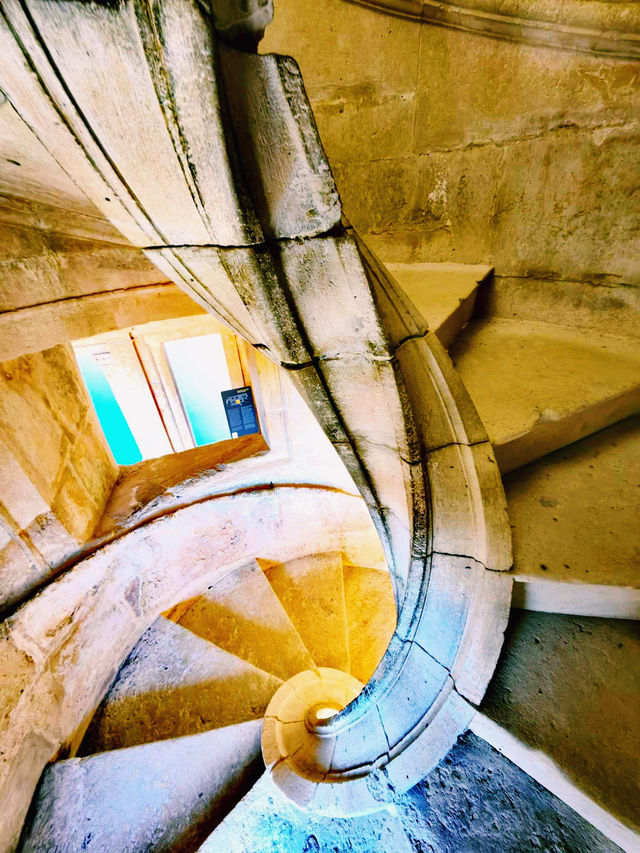 🏰🎒 Backpacker Essentials: Discovering Tomar on a Budget