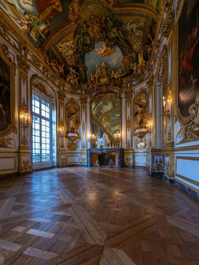 🏛️ Golden Gallery of Banque de France – Paris’s Hidden Rococo Gem
