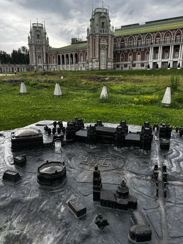  The Russian Versailles: A Walk Through Tsaritsyno  