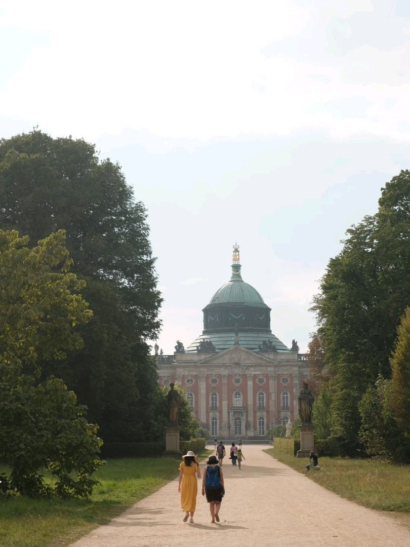 洋書『プロイセン国王陛下の宮殿および遊興の館の景観』by Broebes プロイセンの楽園：ポツダムのサンスーシ宮殿！ | Trip.com ポツダム
