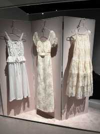 👗ファッションの歴史と今を体感|MoMu Fashion Museum Antwerp(モード美術館)