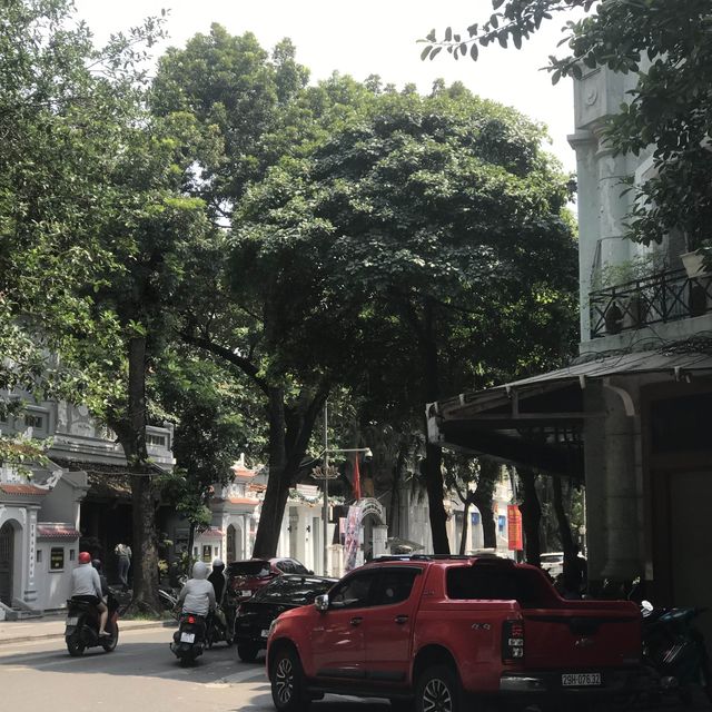 Crazy & Fun Hanoi! Watch Out for Trains!!!