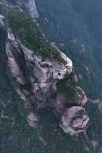我在成年後，終於見到了學生時代課本上的天姥山-神仙居