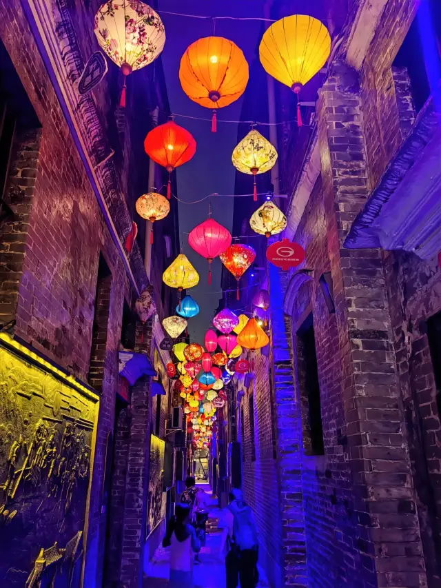 Taking night photos in Qimingli, Jiangmen, the Laba Festival is sweet and colorful!
