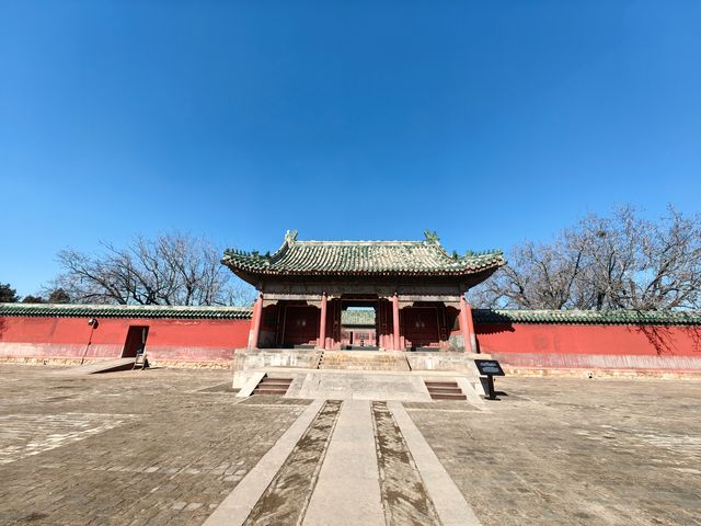 民國大總統— —袁世凱墓