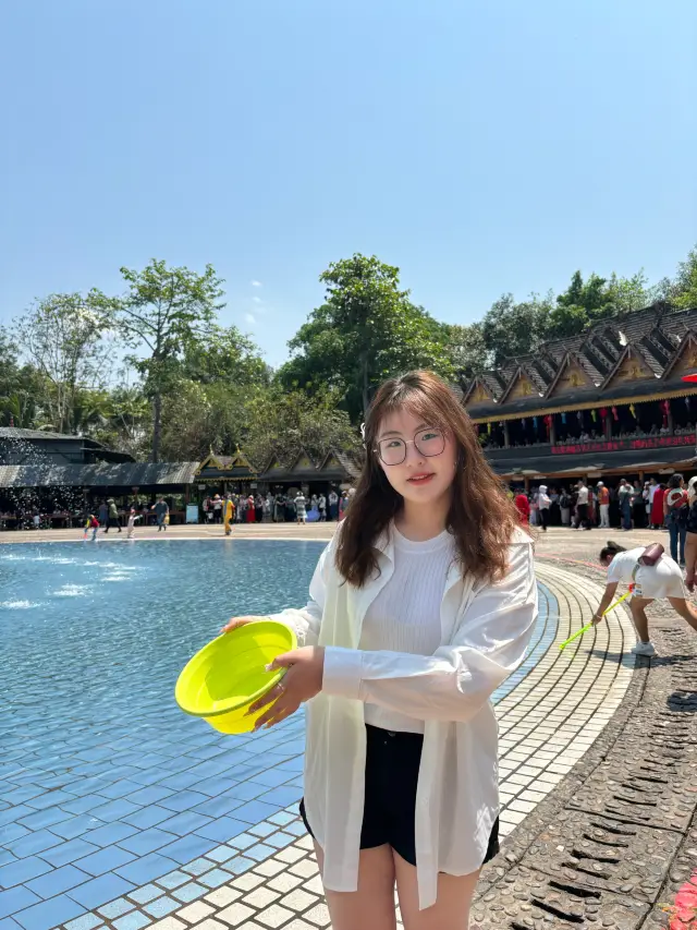 서쌍반나｜타이족원·매일 물뿌리기 축제 환락