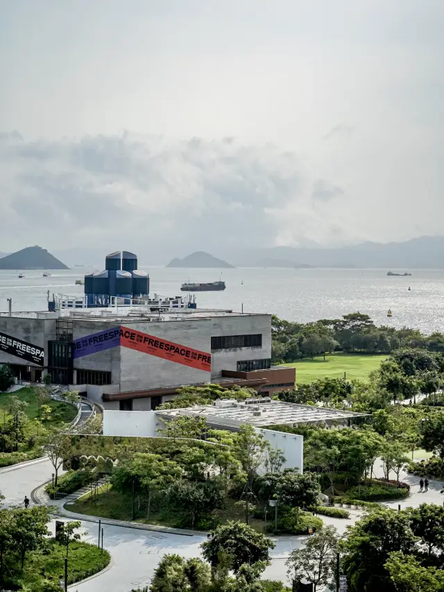 Take a chill stroll at Hong Kong's City Walk!