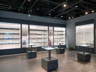 서로 바라보는 사이, 한눈에 천년을 꿰뚫고, 먼지 쌓인 중국의 뿌리를 드러낸다