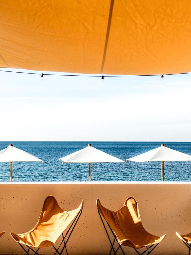 🌟✈️ Unwind in Saint-Raphael's Finest: Les Roches Rouges 🏖️🛎️