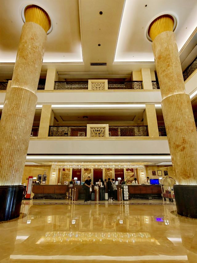 寧海金海開元名都大酒店，外觀樸實，內在典雅