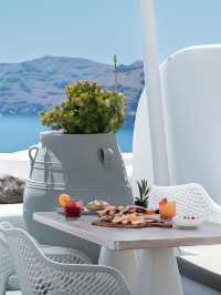 🌅 Santorini Bliss: La Perla Villas 🏨✨