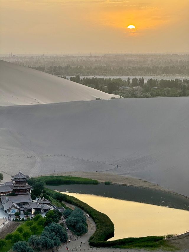敦煌鳴沙山月牙泉，騎駱駝大合唱看星空||