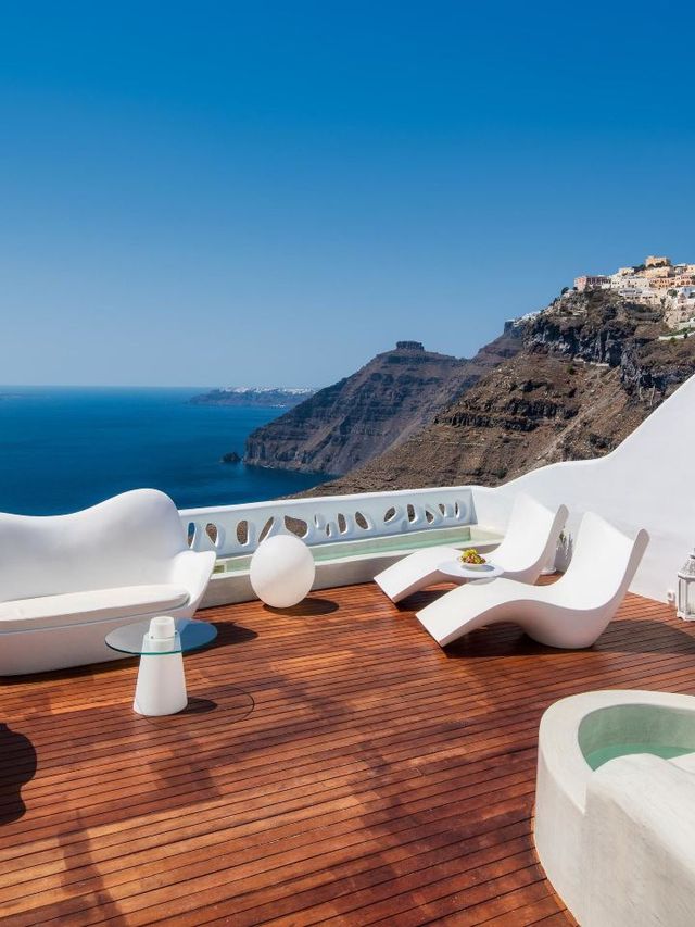 🌅 Santorini Serenity: Infinity Pools & Sunset Views 🍹
