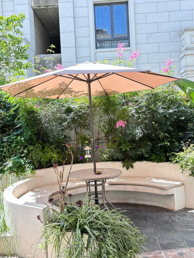 滇池邊的寶藏花園酒店