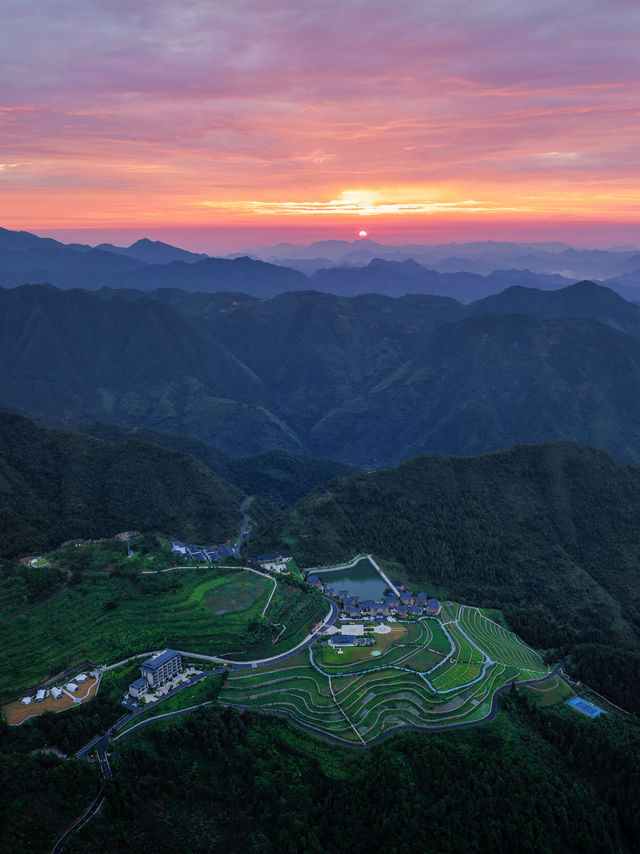 風起千島湖，輕起霧雲頂