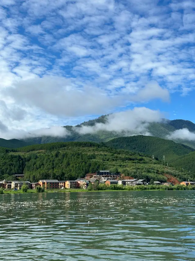 Yunnan Lugu Lake | A pristine lake that couldn't be more pristine.