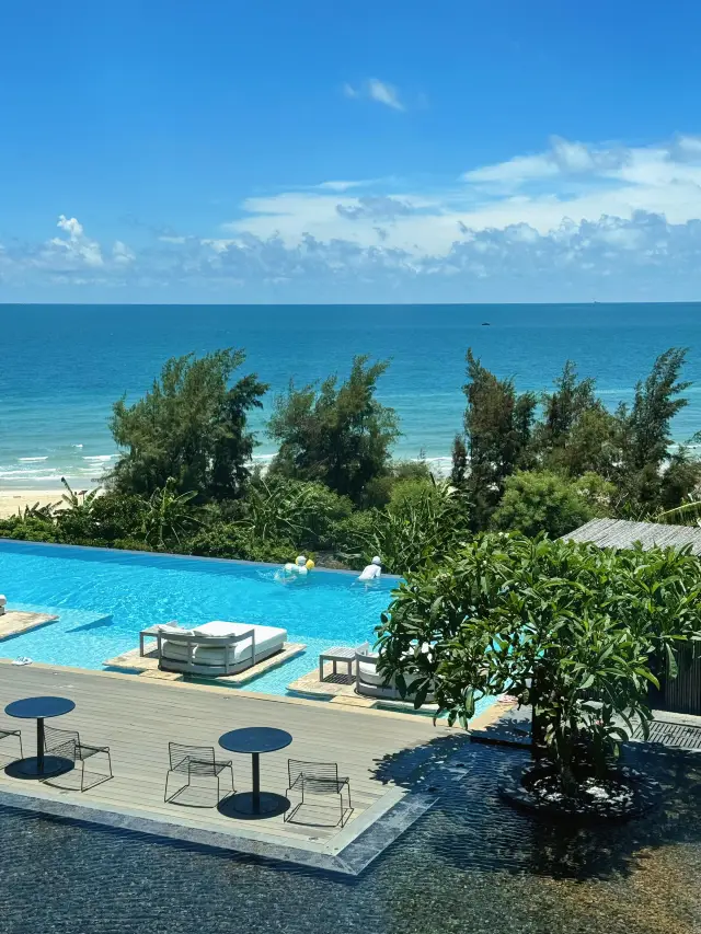 Stayed in a 270-degree sea view room on Weizhou Island. The homestay is the best.