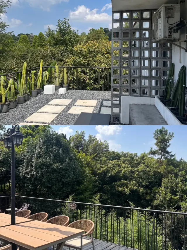 โฮมสเตย์ที่ล้อมรอบด้วยภูเขา